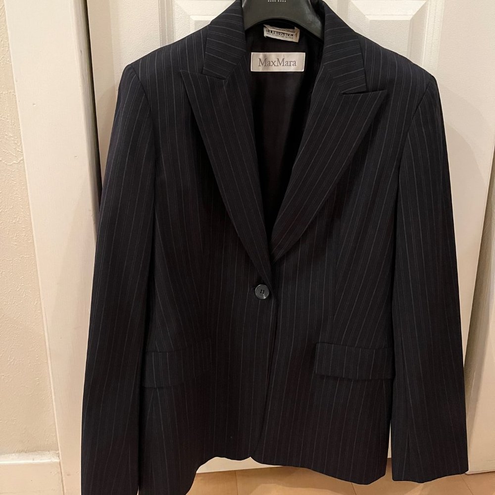 Retro MaxMara Navy Pinstripe Blazer / Mobster Women's Costume (US size 6)